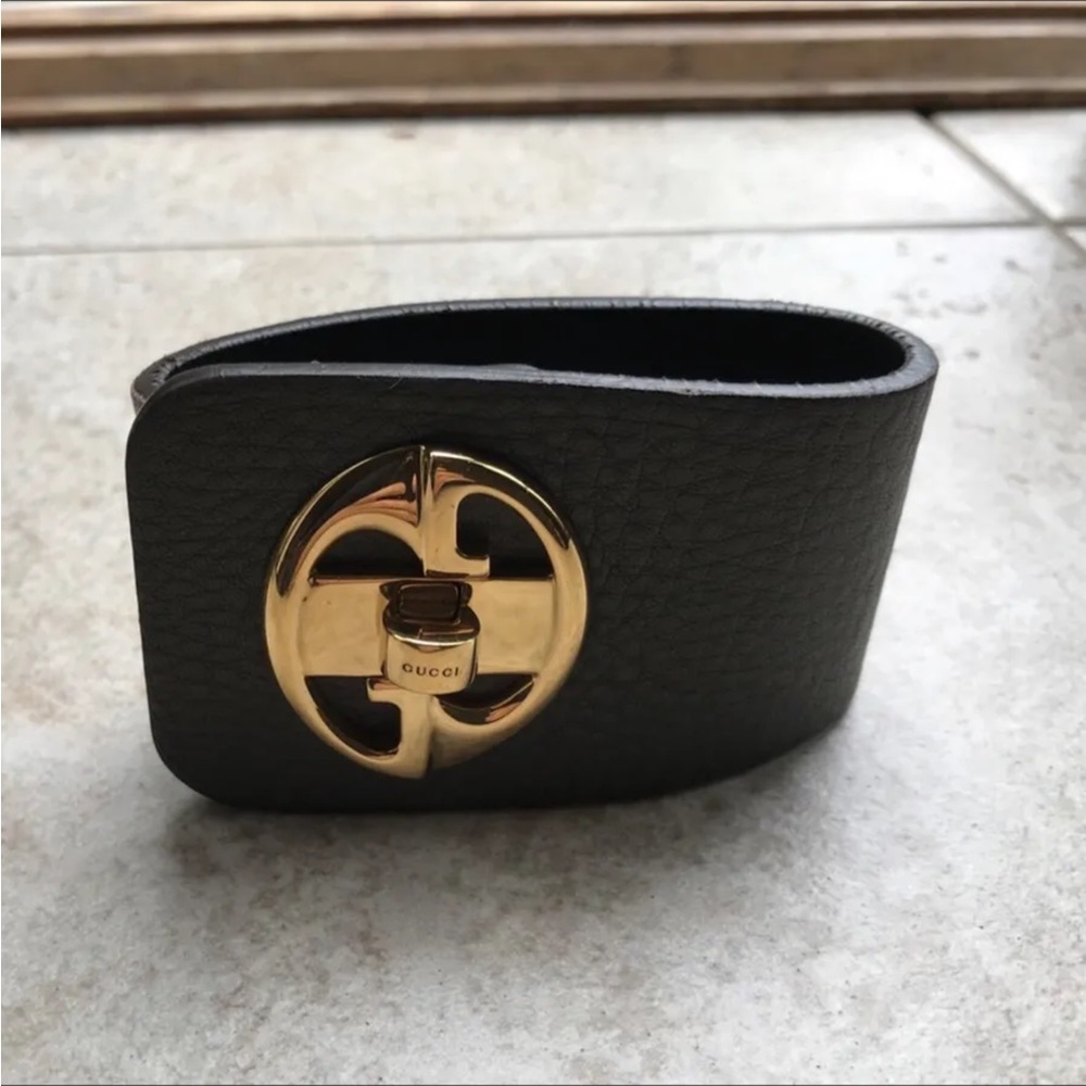 NWOT Authentic GUCCI “1973” Leather Cuff Grey Bracelet w/Gold G,17, Grey 23514